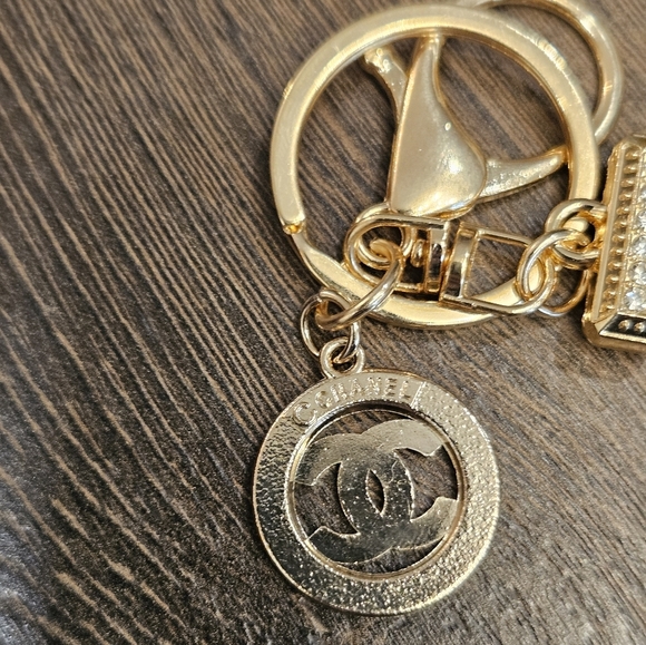 NEW Gold Parfum N°5 Bag Charm/ Keychain - Picture 4 of 6